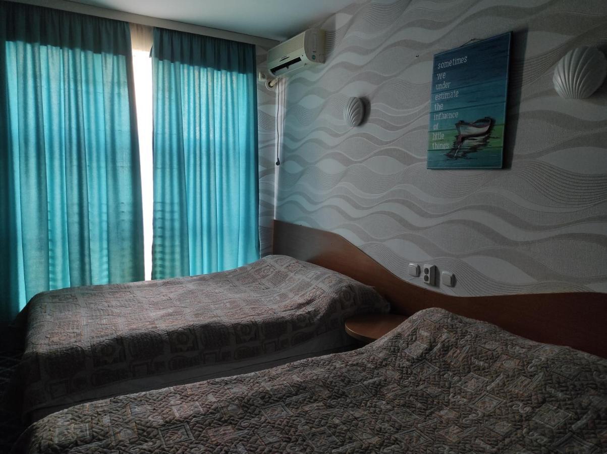 Three Dolphins Hotel Актау Екстер'єр фото