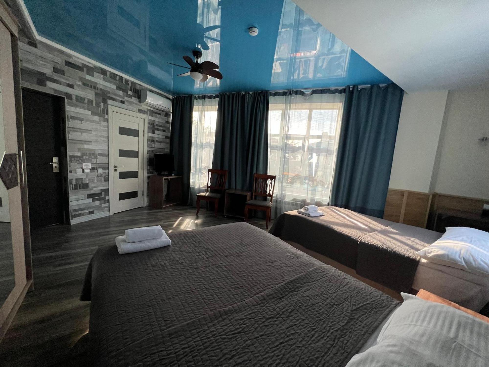 Three Dolphins Hotel Актау Екстер'єр фото